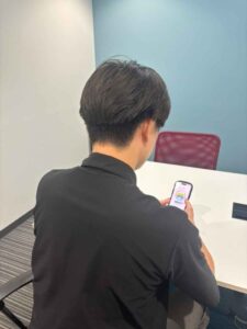 男性の後ろ姿