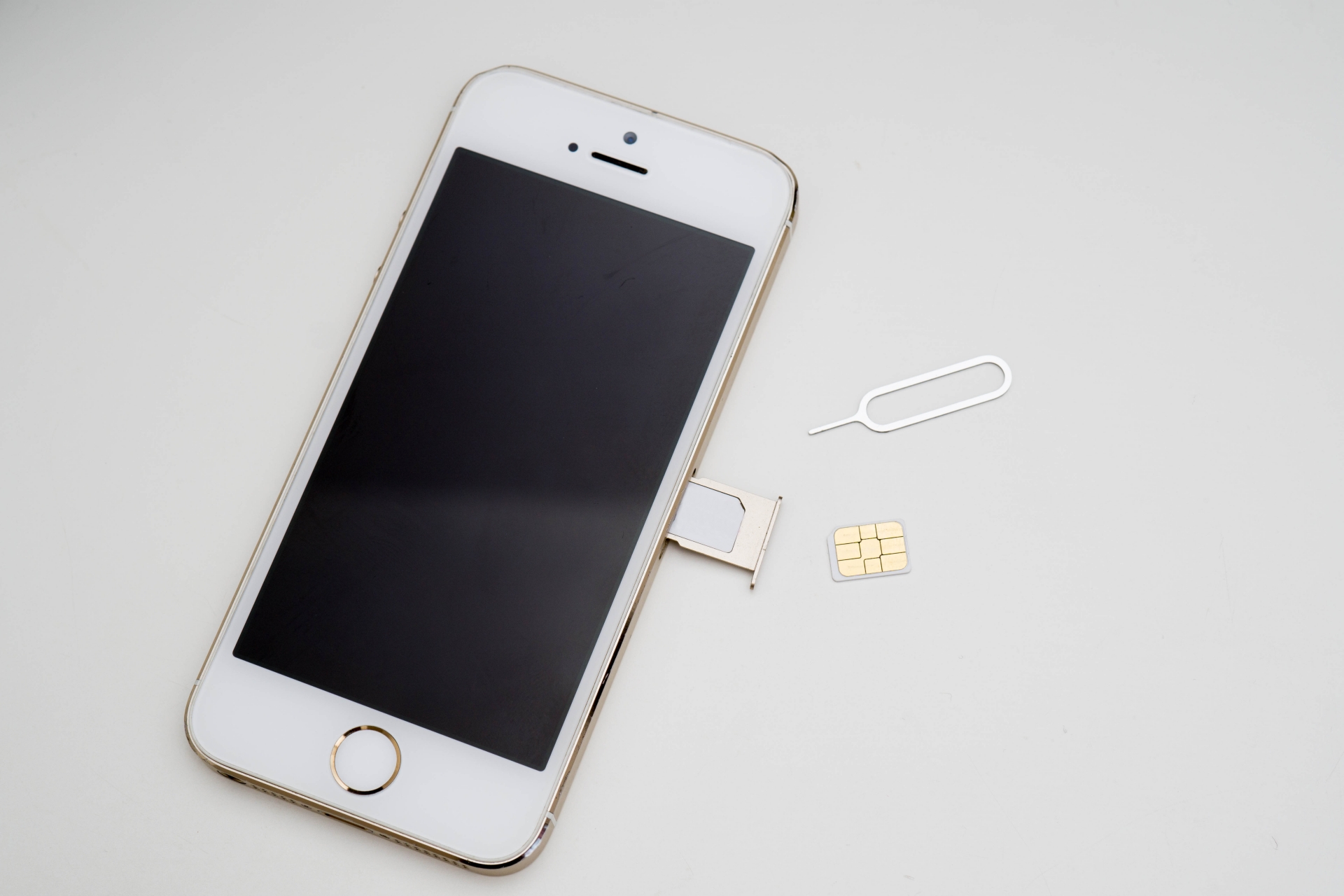 SIMフリーとは？メリットから注意点、スマートフォンの入手方法や選び方まで徹底解説