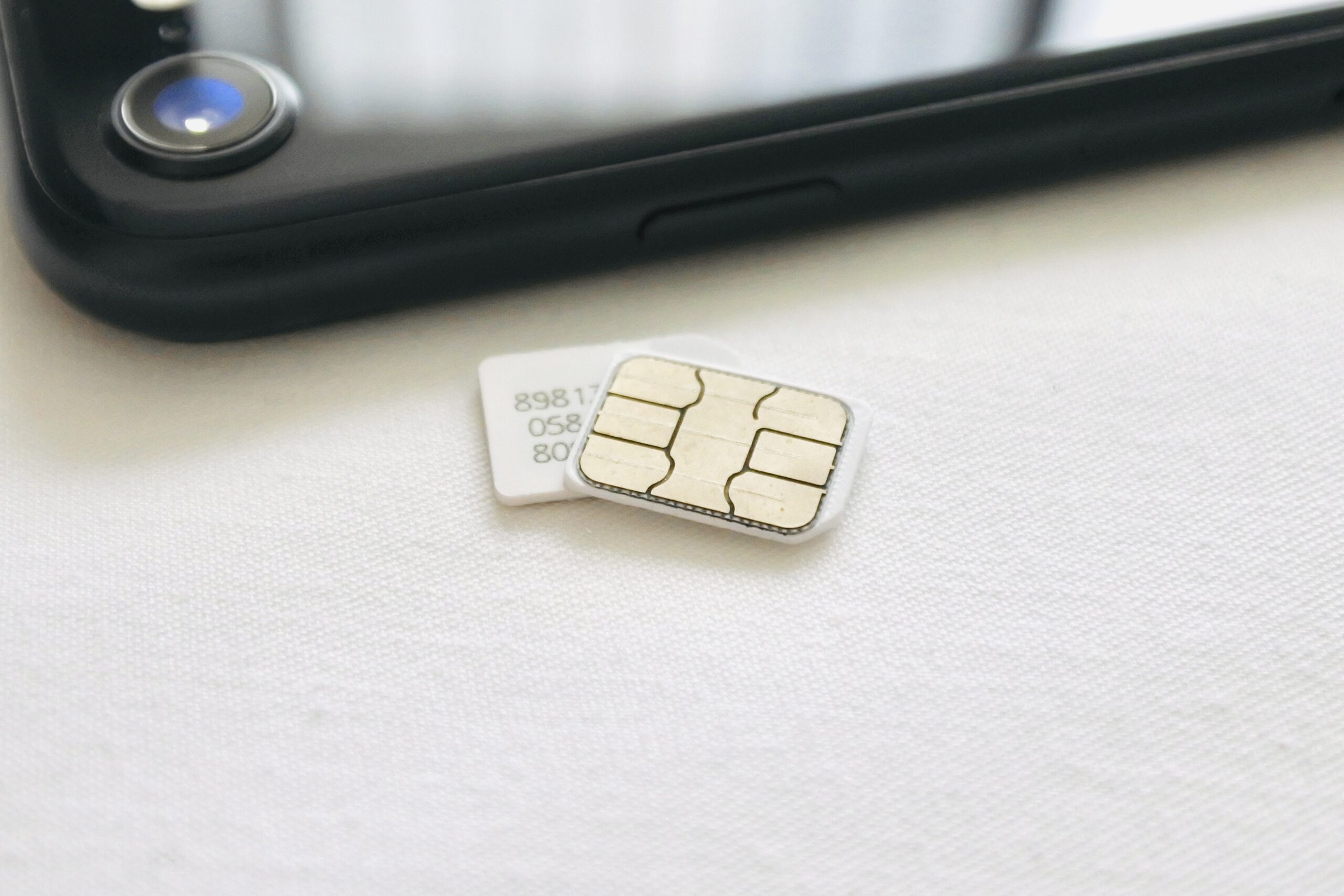 simカードとスマホ