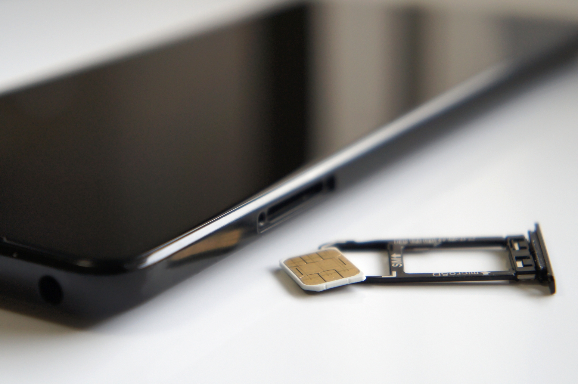 SIMフリーの電話番号を新規取得する流れは？新規と前の番号を引き継ぐ場合で解説