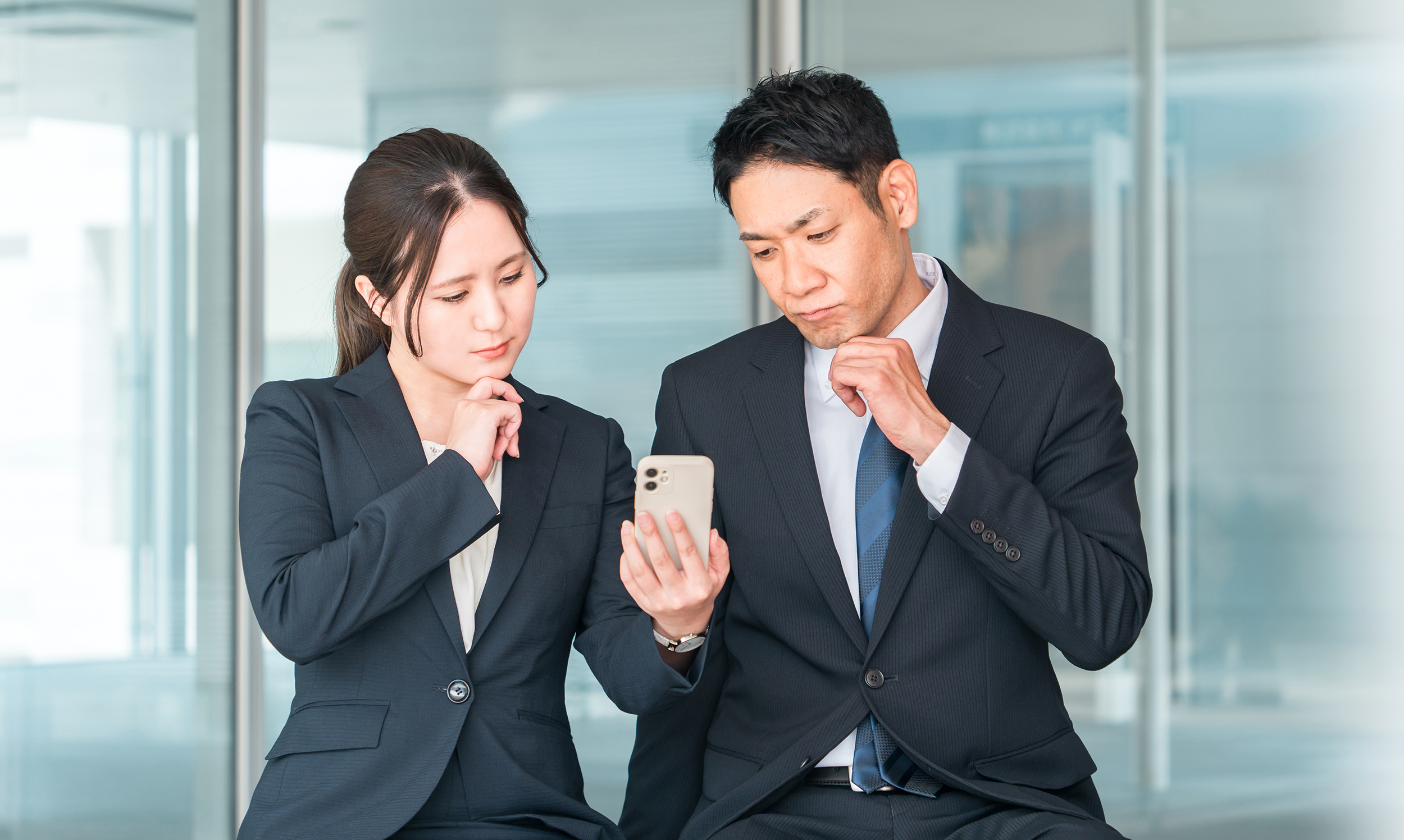 スマホの通信速度の目安はどのくらい？快適に利用できる目安や測定方法、遅くなる原因、対処法を解説