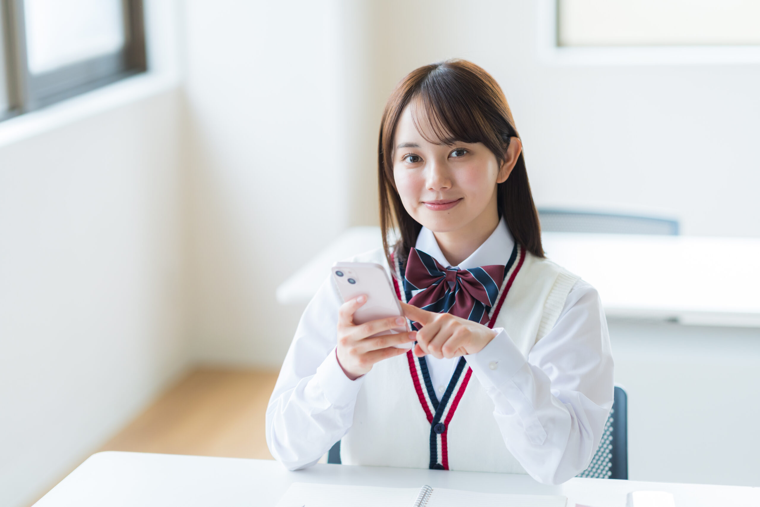 教室で勉強する学生