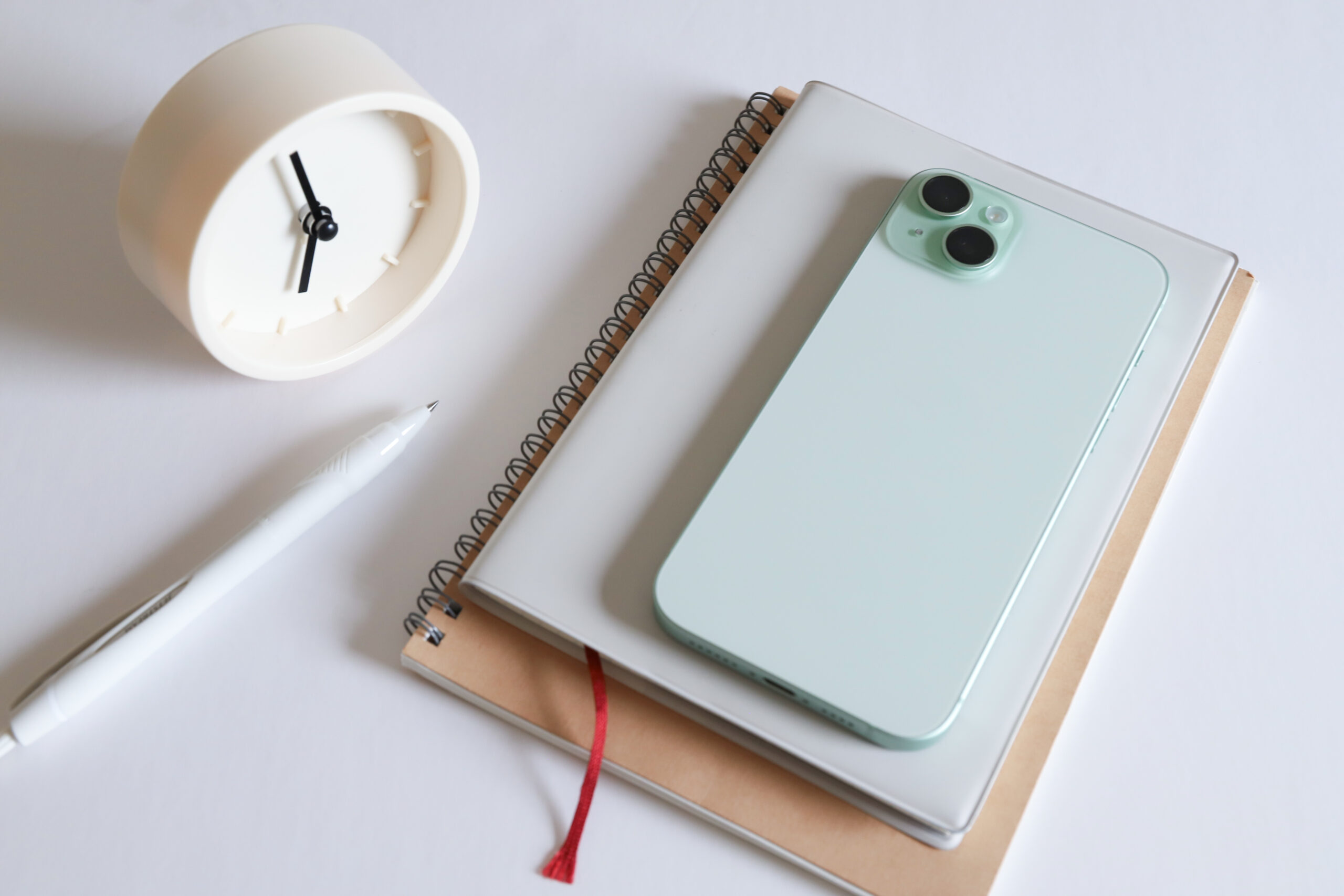 スマホと手帳と時計