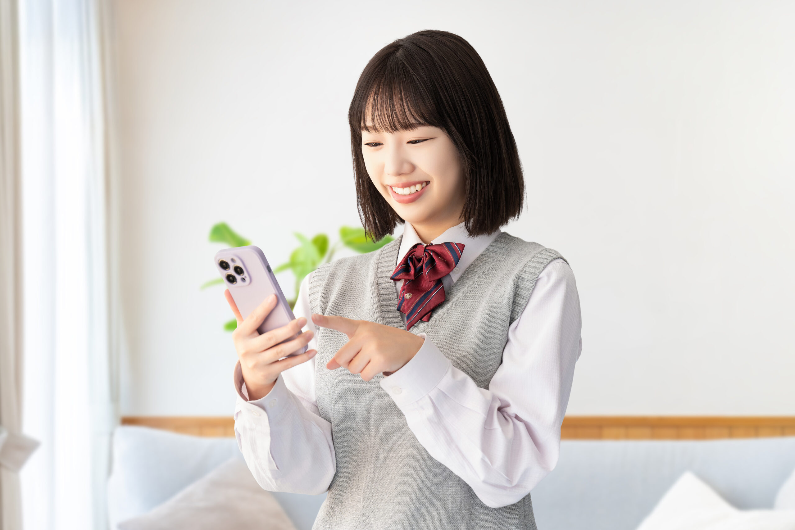 高校生でもスマートフォンを契約できる？手続きの流れや必要なもの、格安SIMを選ぶポイント、注意点を解説