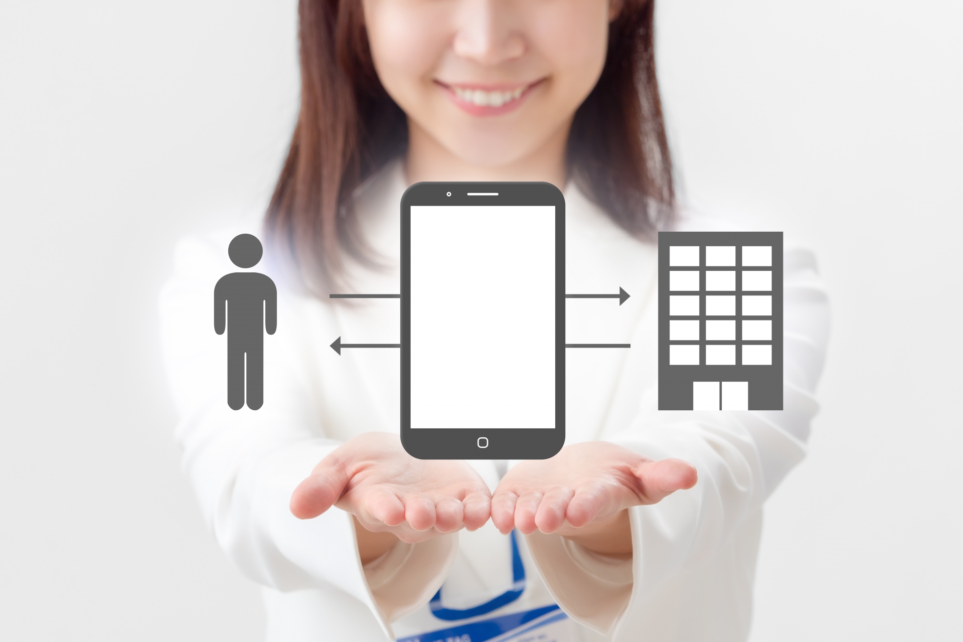 スマホと人と建物のイメージ画像