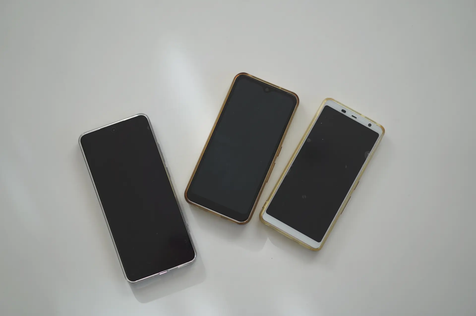 スマートフォンを3台持ちするメリットやデメリット、目的とは 