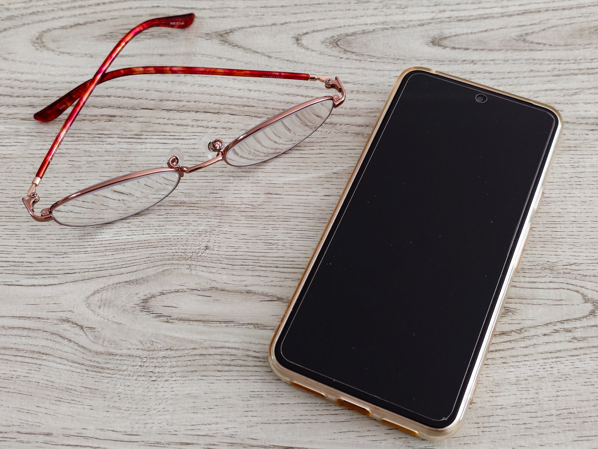 スマートフォンと眼鏡