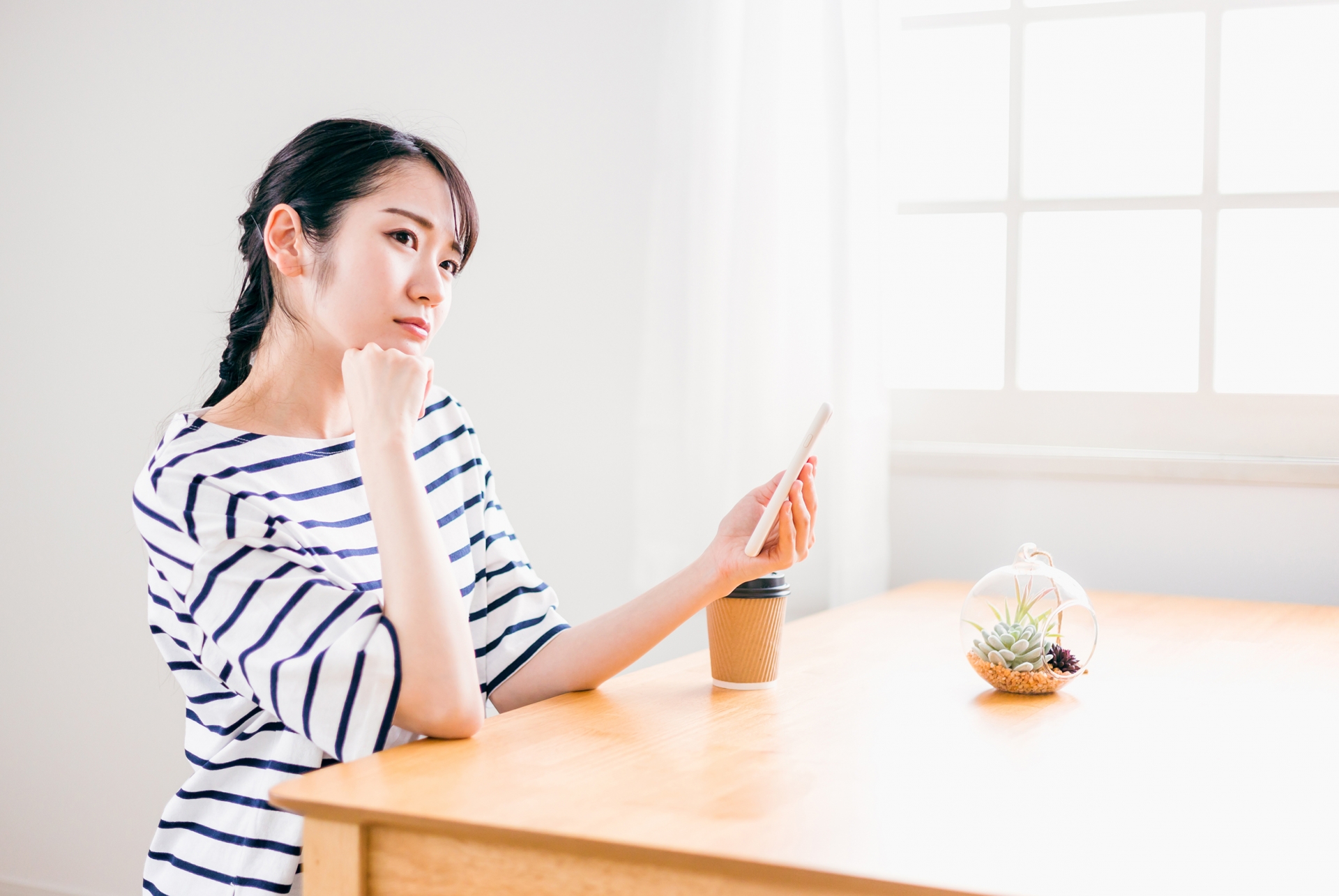 スマホを読んで困る女性