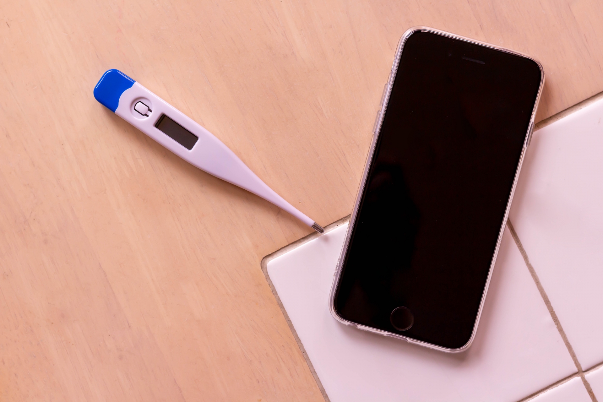 体温計とスマホ