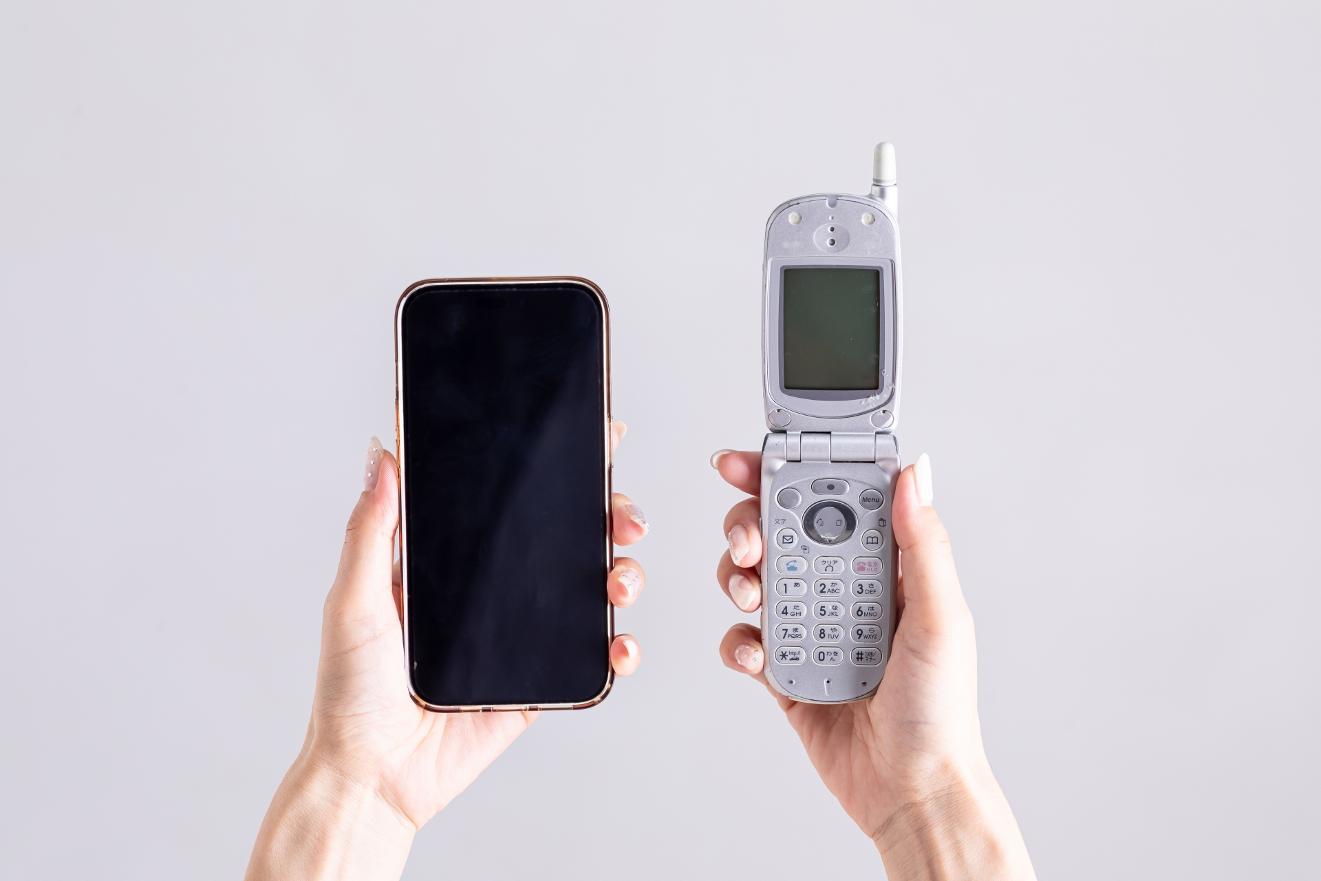 ガラケーからスマホに乗り換えるべきタイミング｜メリットやデメリット、注意点も解説