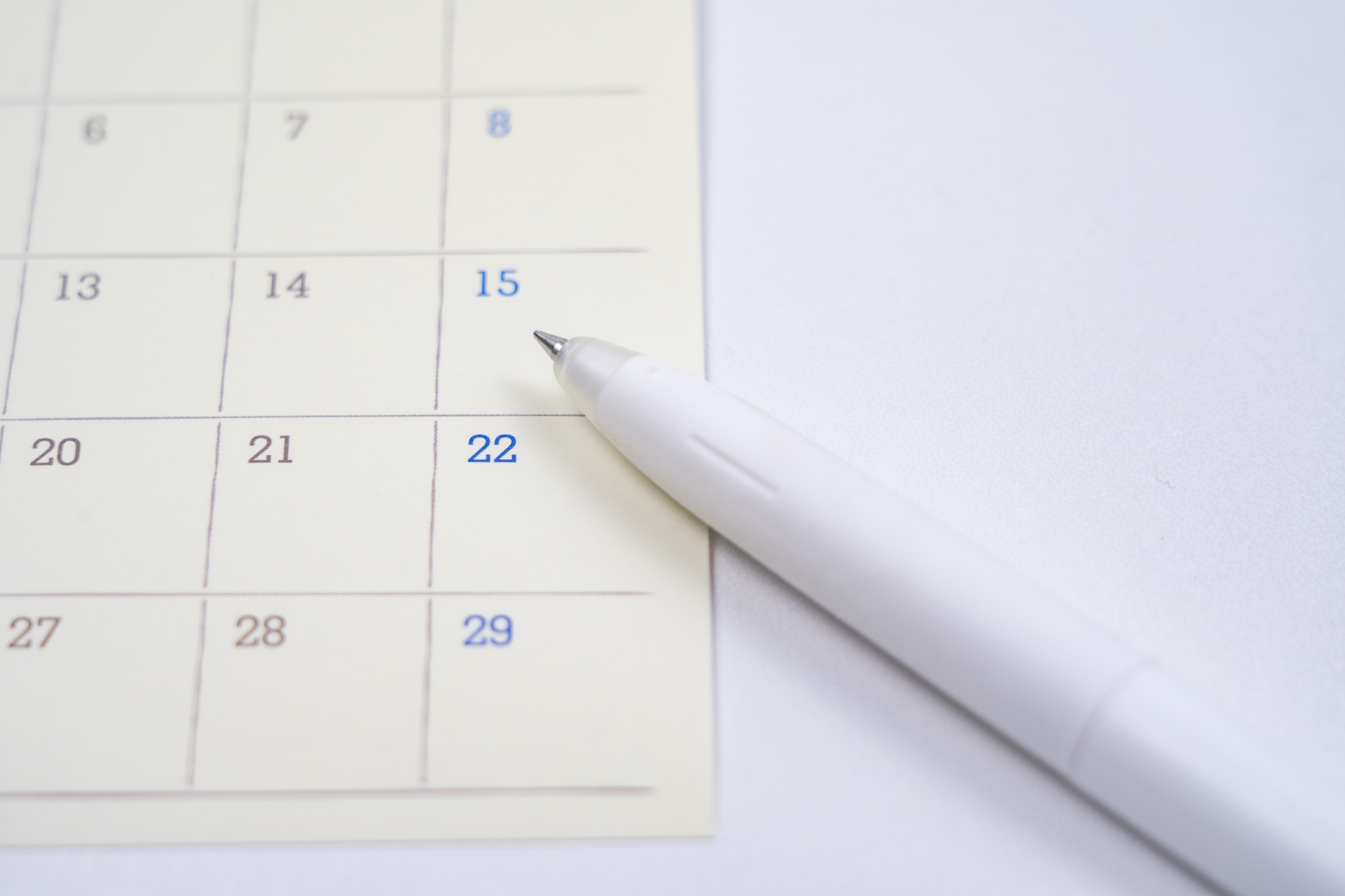 カレンダーとペン