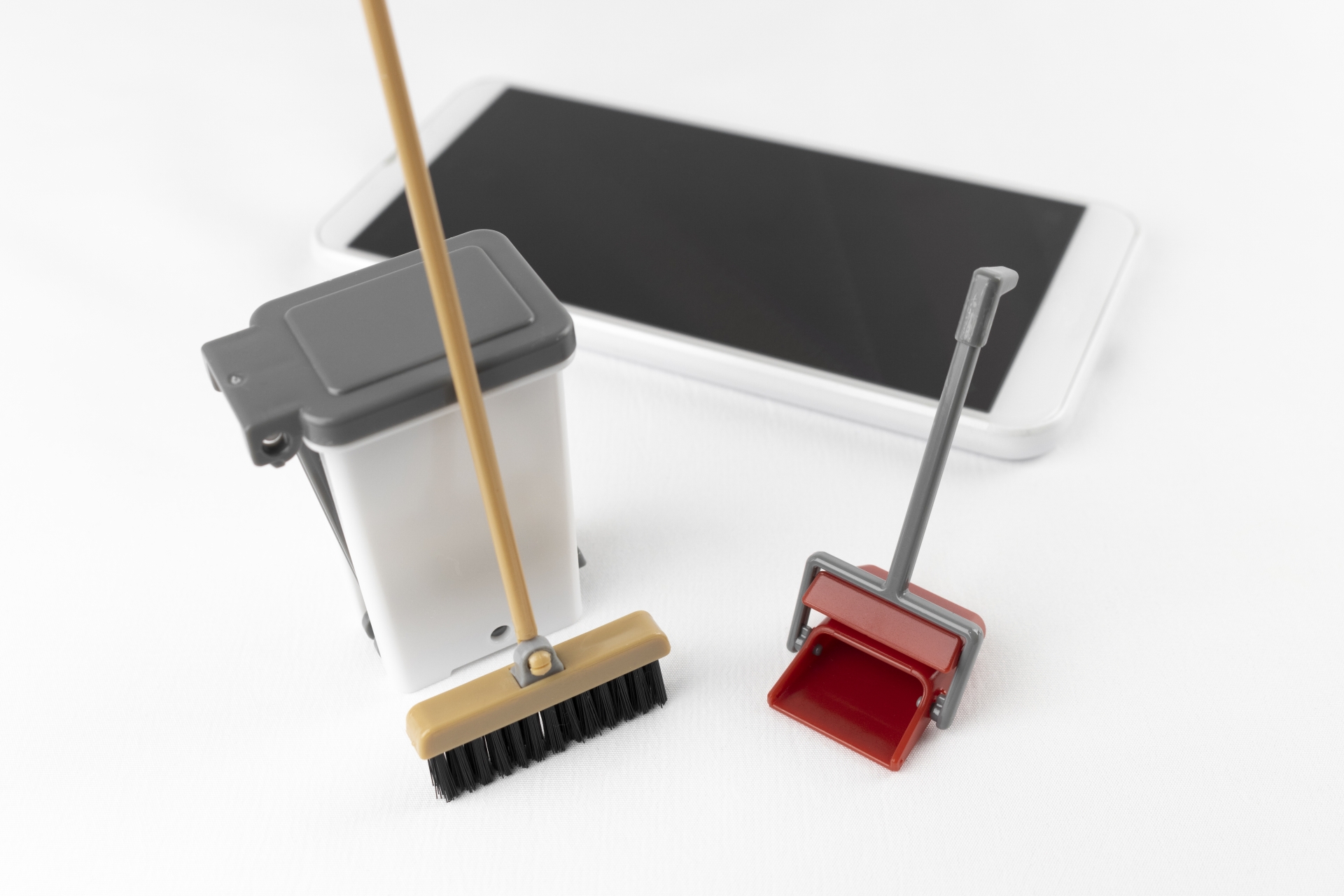 掃除道具とスマホ