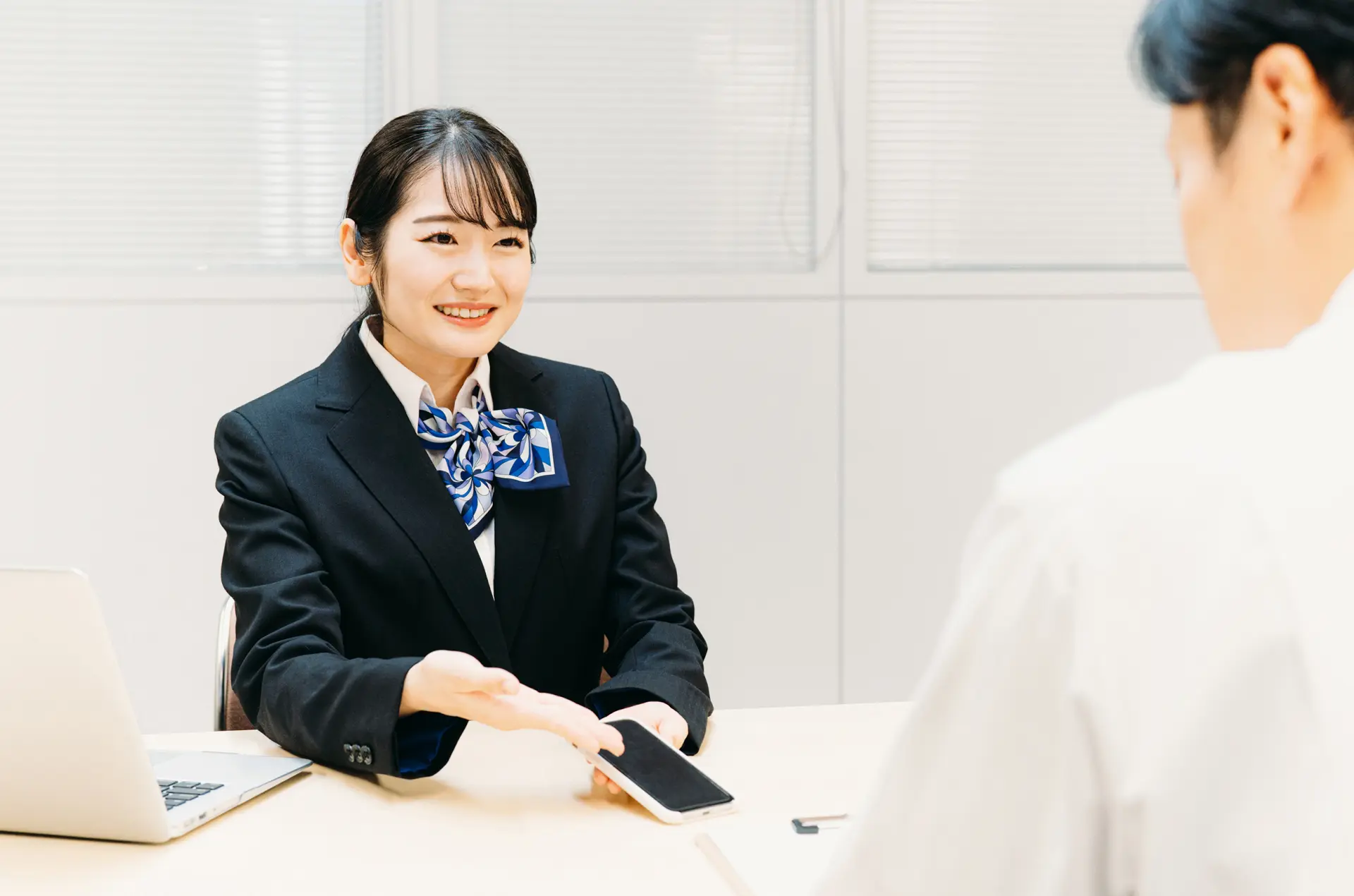 家族3人だとスマートフォン代はどれくらい？高くなる理由や節約方法