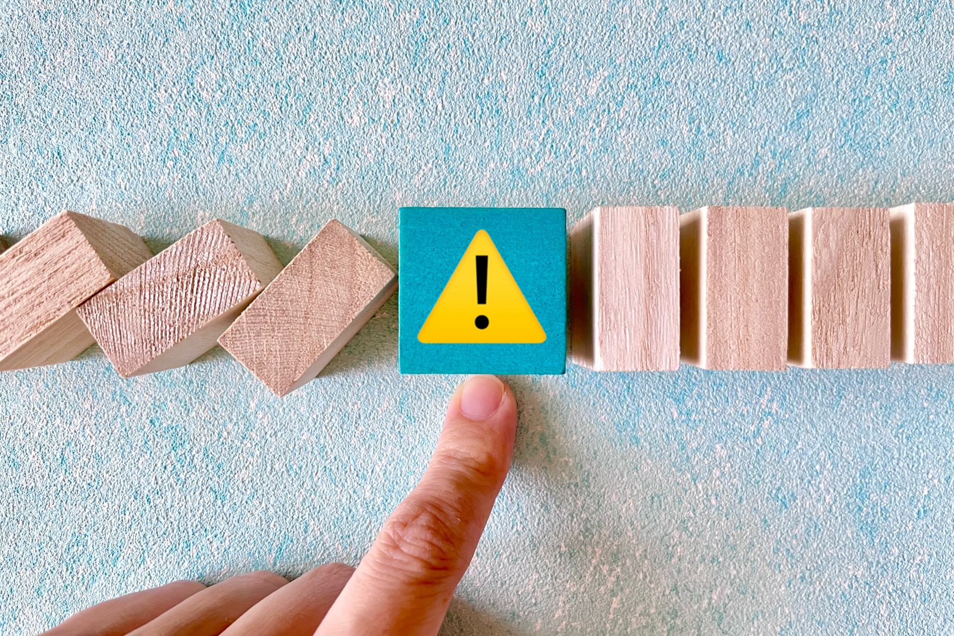 ドミノ倒しを止めて危機回避