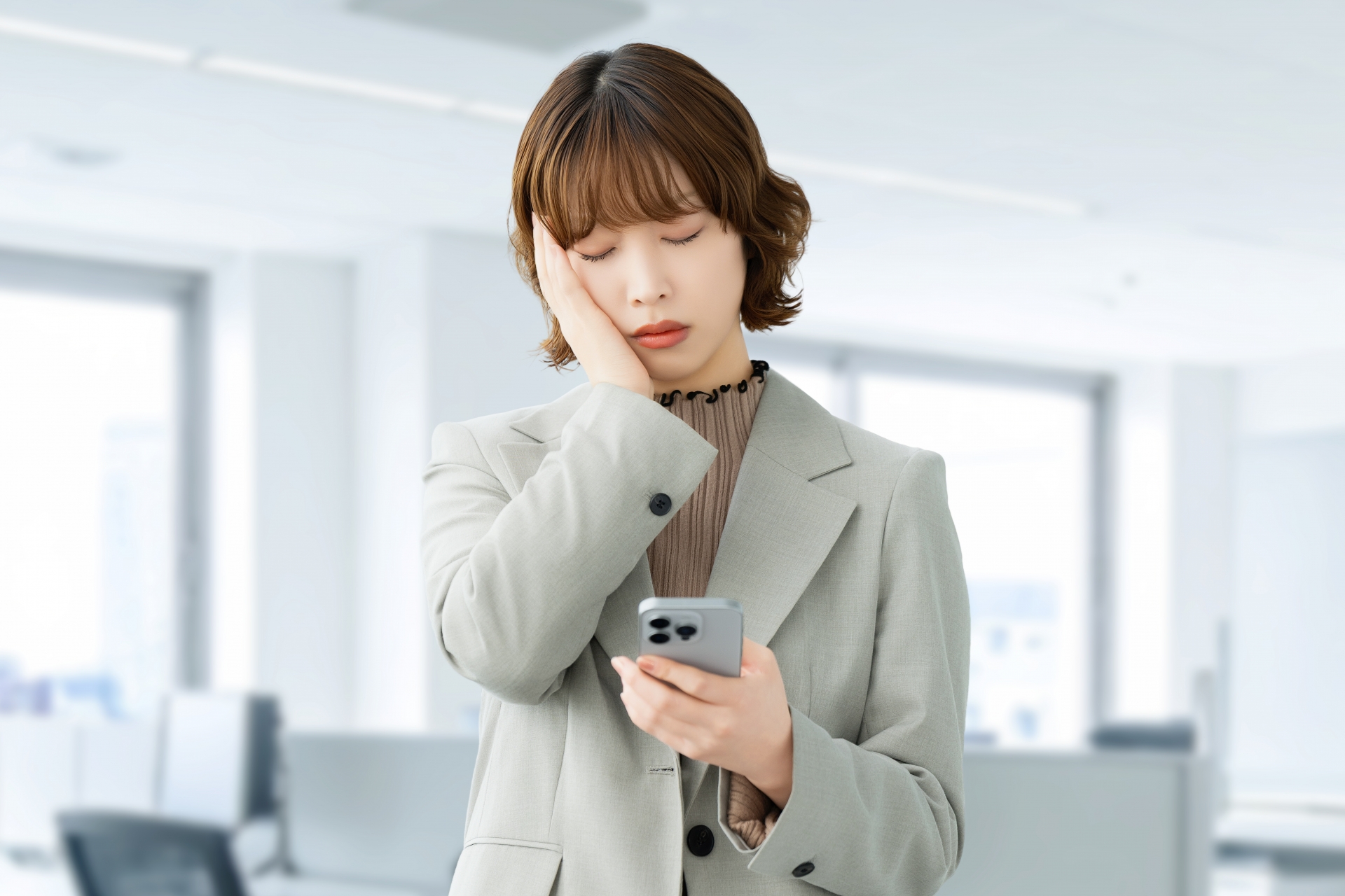 通信費の見直しポイントは？世帯別の通信費用相場と回線別の安くする方法を解説