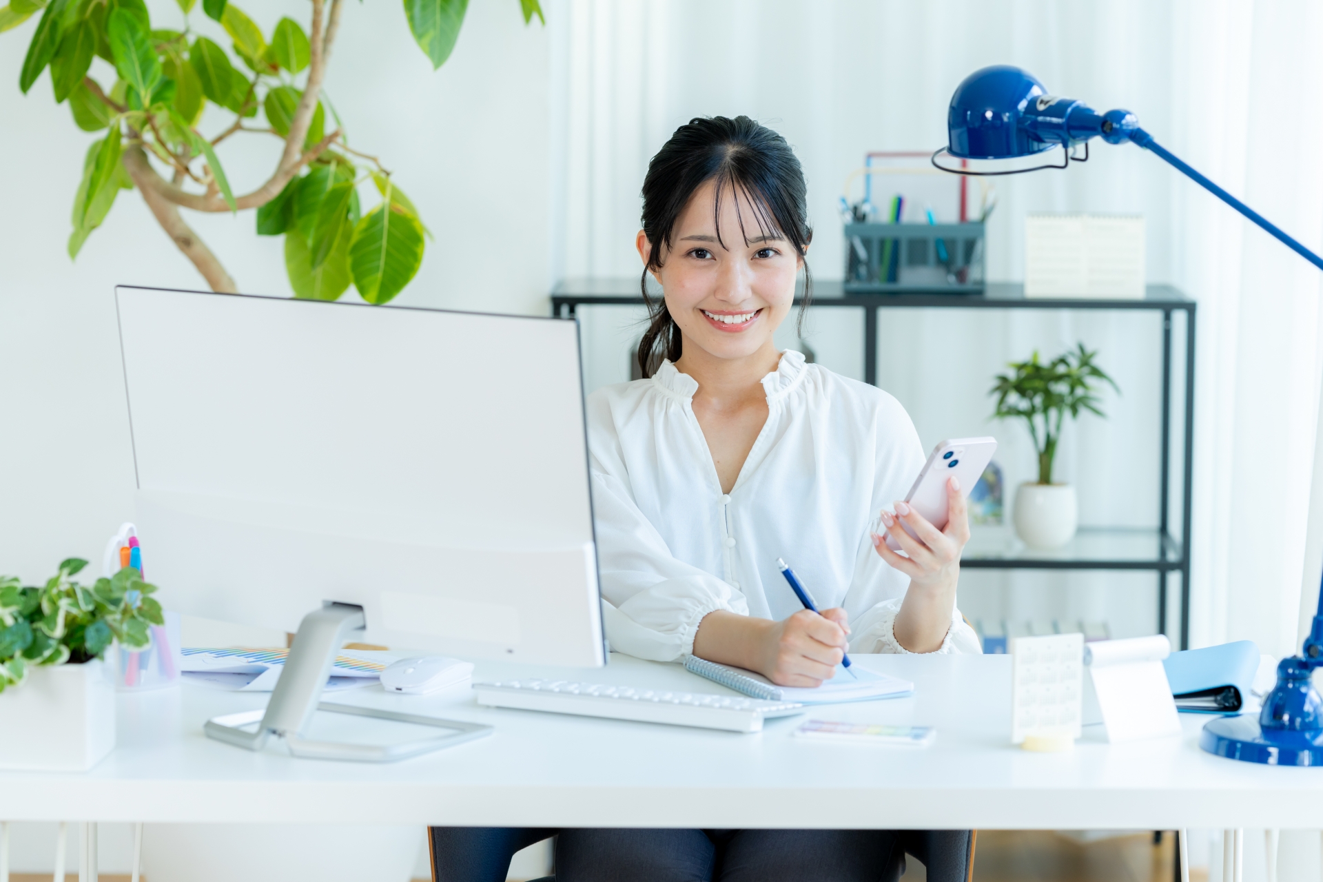 中学生にスマートフォンは必要？メリットやデメリット、子どもと決めるルールをご紹介