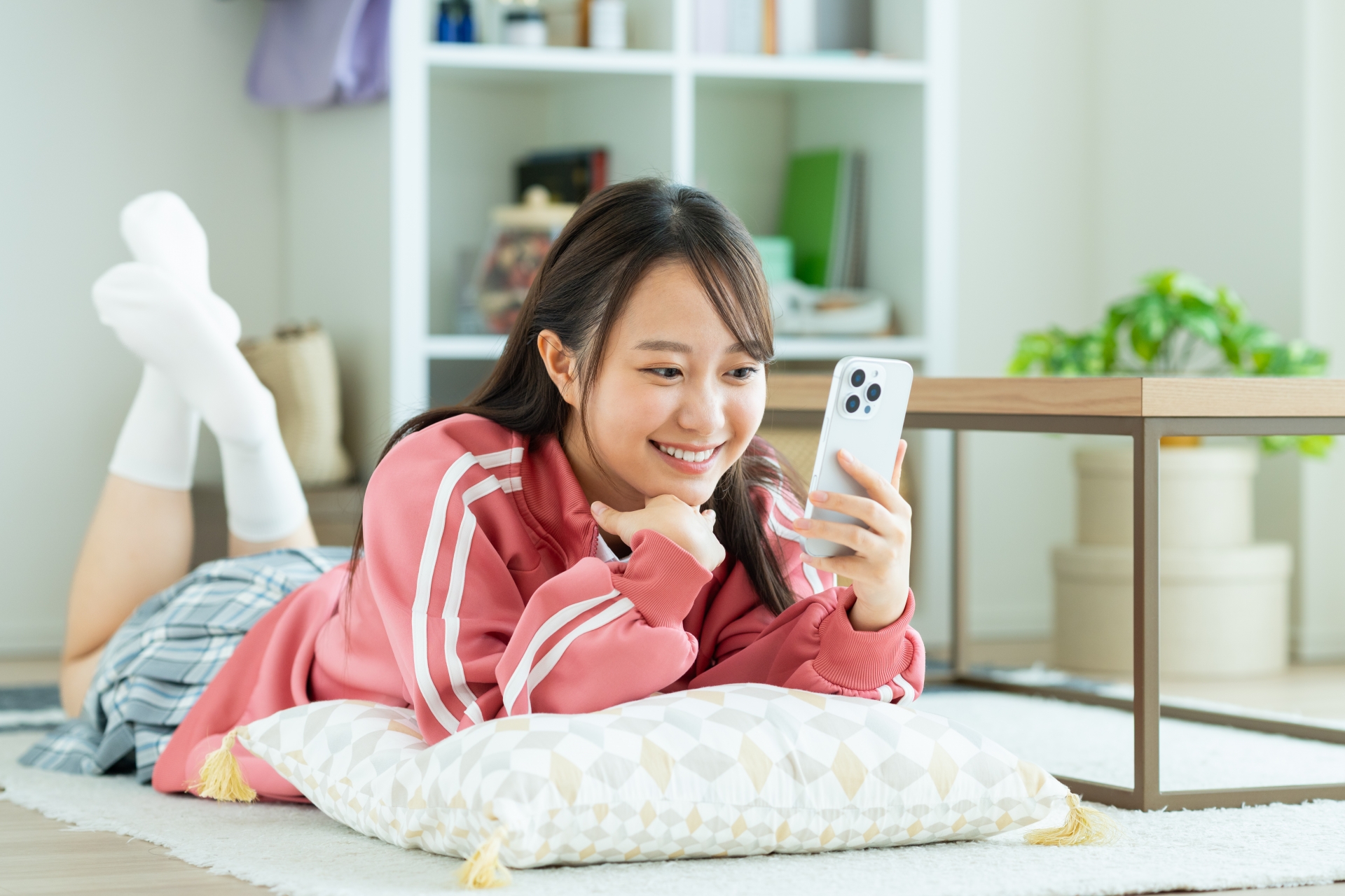 高校生のスマホ代の平均は?相場やお得にする方法、契約の注意点も解説