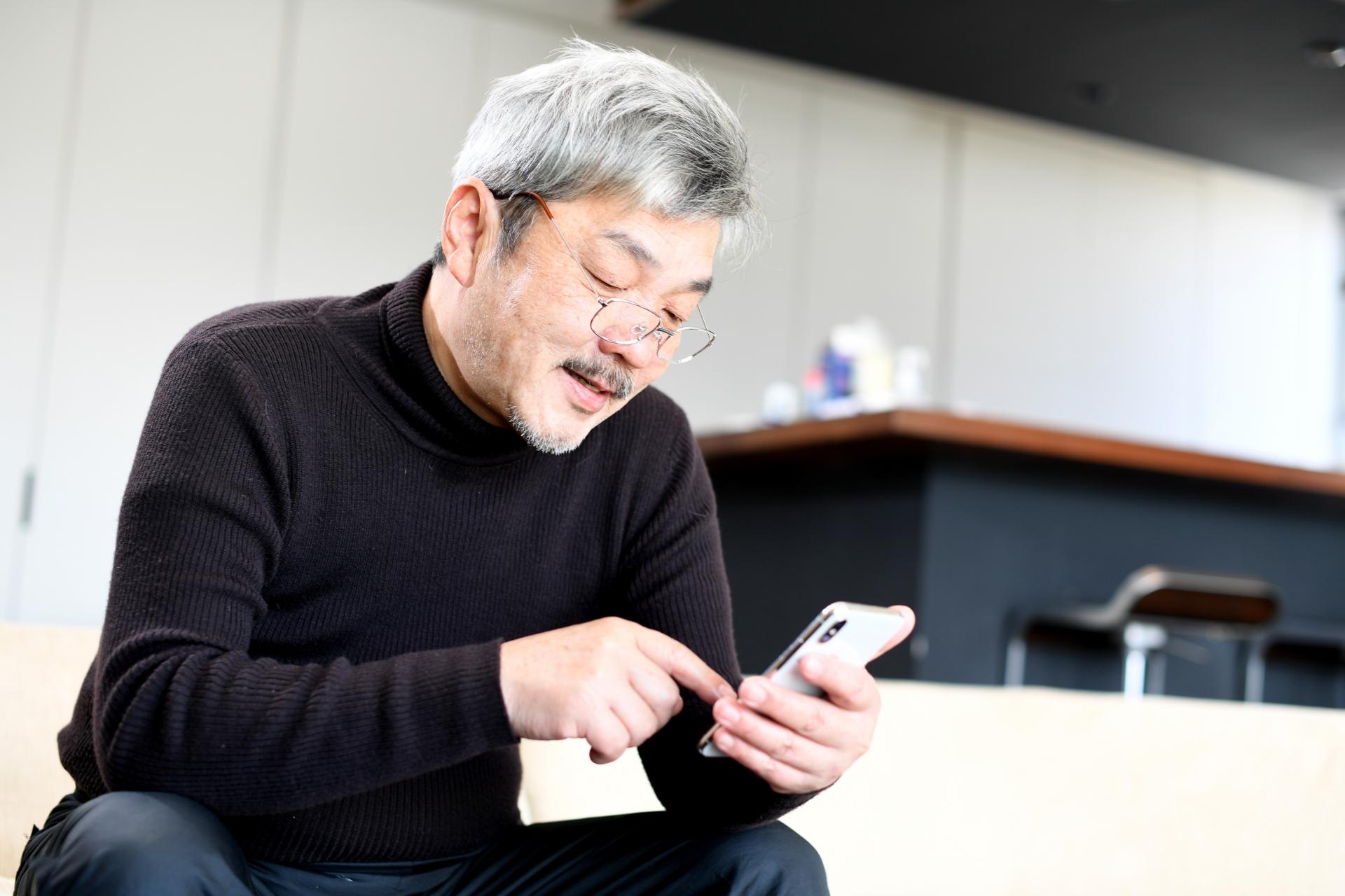 高齢者の携帯はどう選ぶ?シニアが使いやすいスマホと料金プランを解説