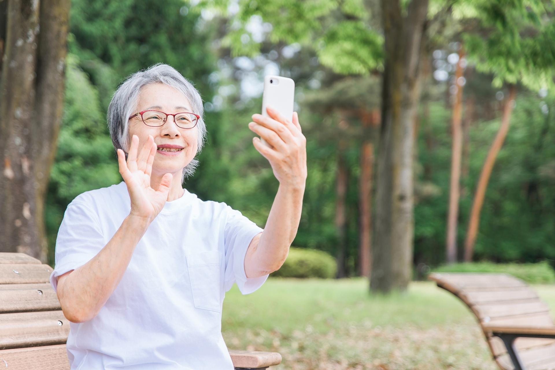 高齢者の携帯はどう選ぶ?シニアが使いやすいスマホと料金プランを解説