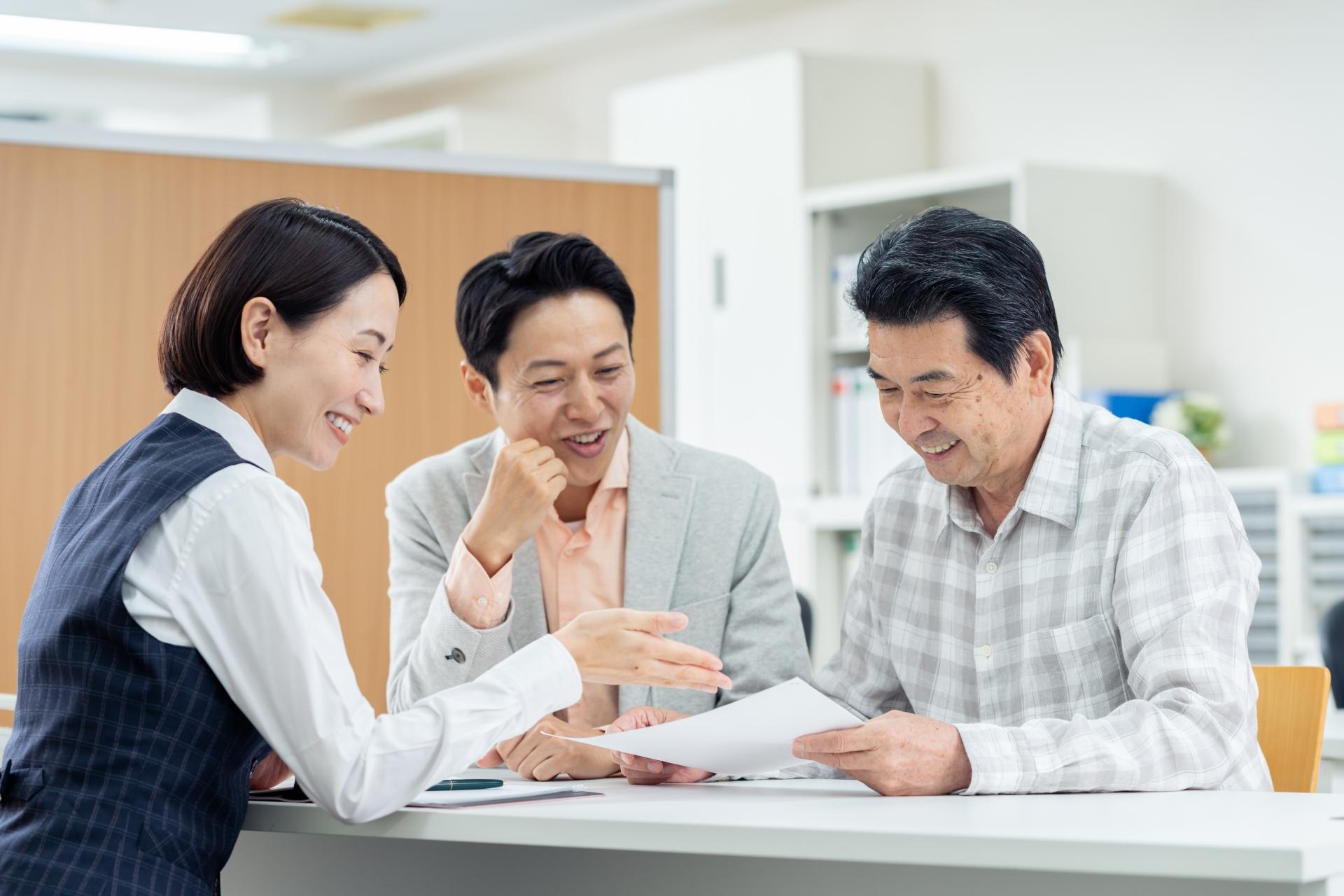 高齢者の携帯はどう選ぶ?シニアが使いやすいスマホと料金プランを解説