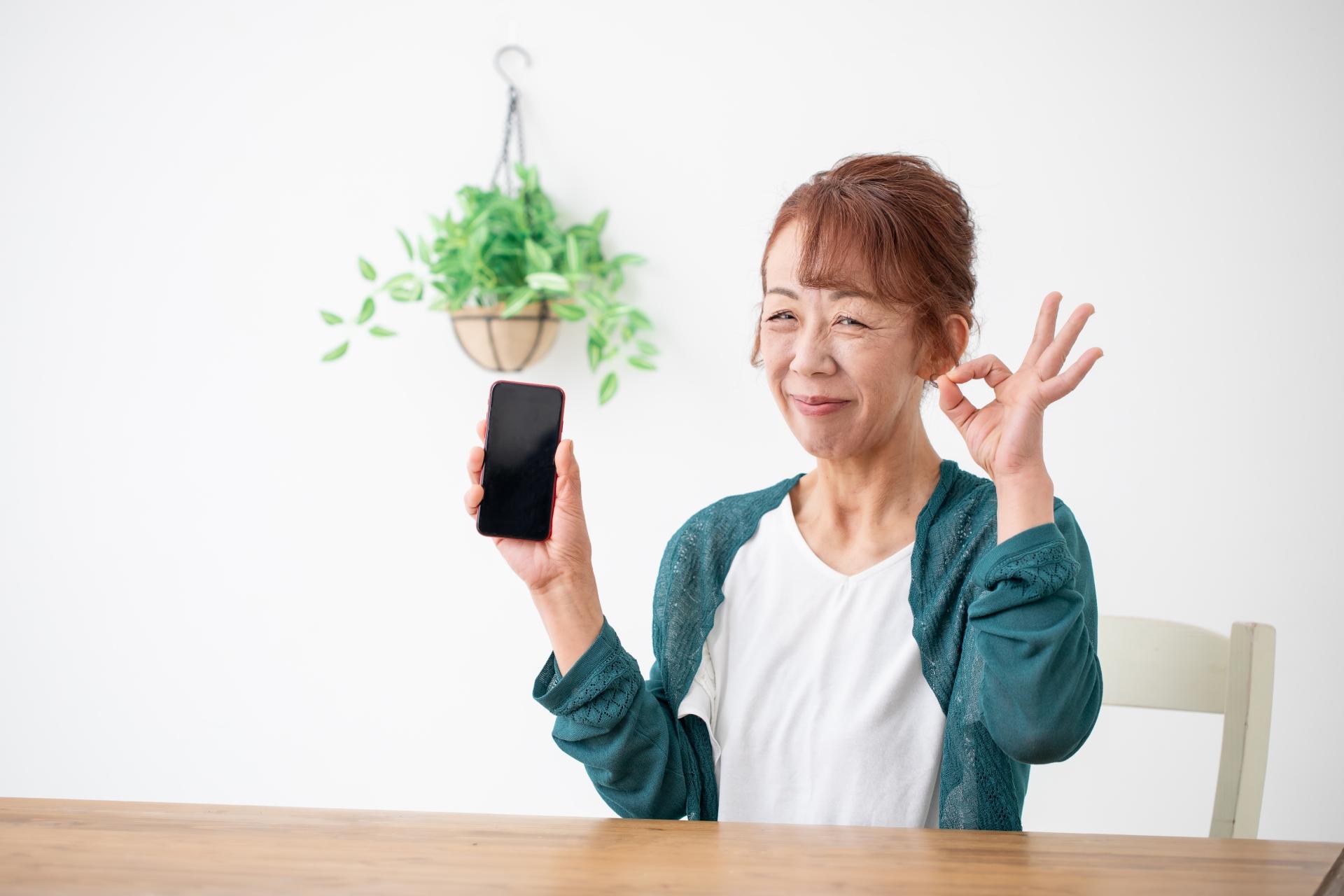 高齢者の携帯はどう選ぶ?シニアが使いやすいスマホと料金プランを解説