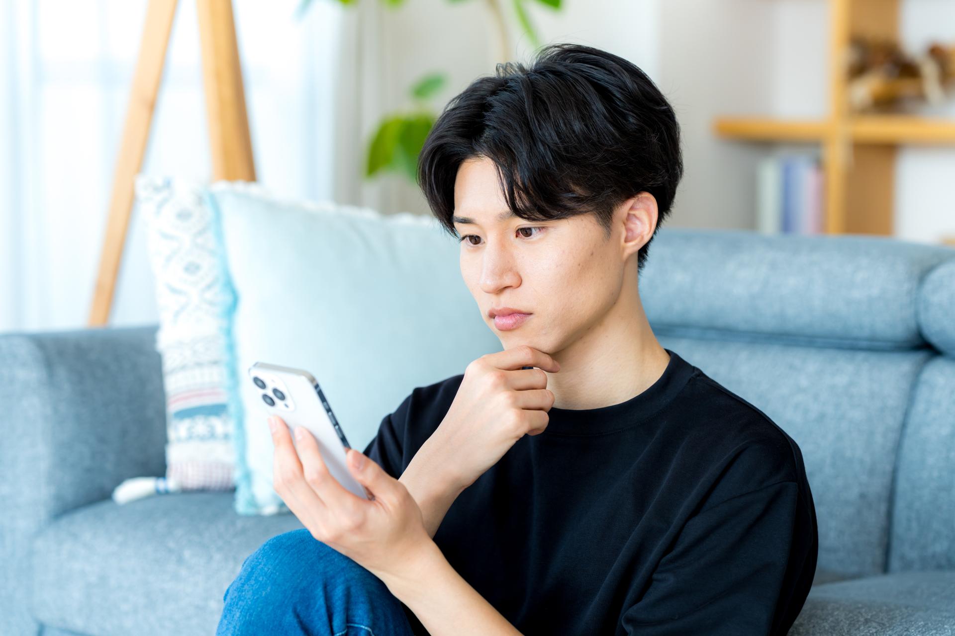 スマホ2台持ちのメリットは？デメリットや料金を抑える方法を解説