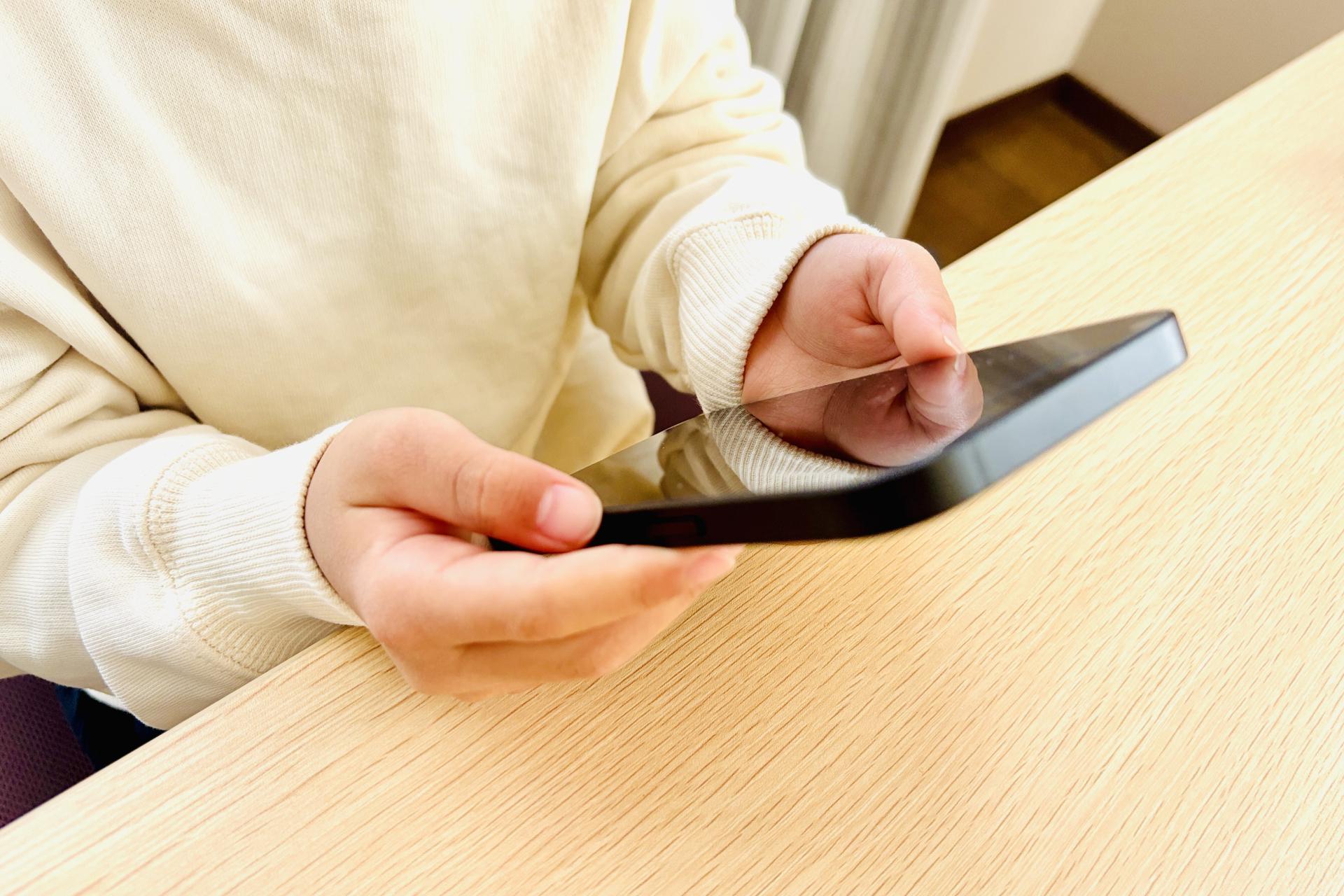 中学生のスマートフォン制限はどうする?設定方法やルールの決め方、おすすめのアプリを解説