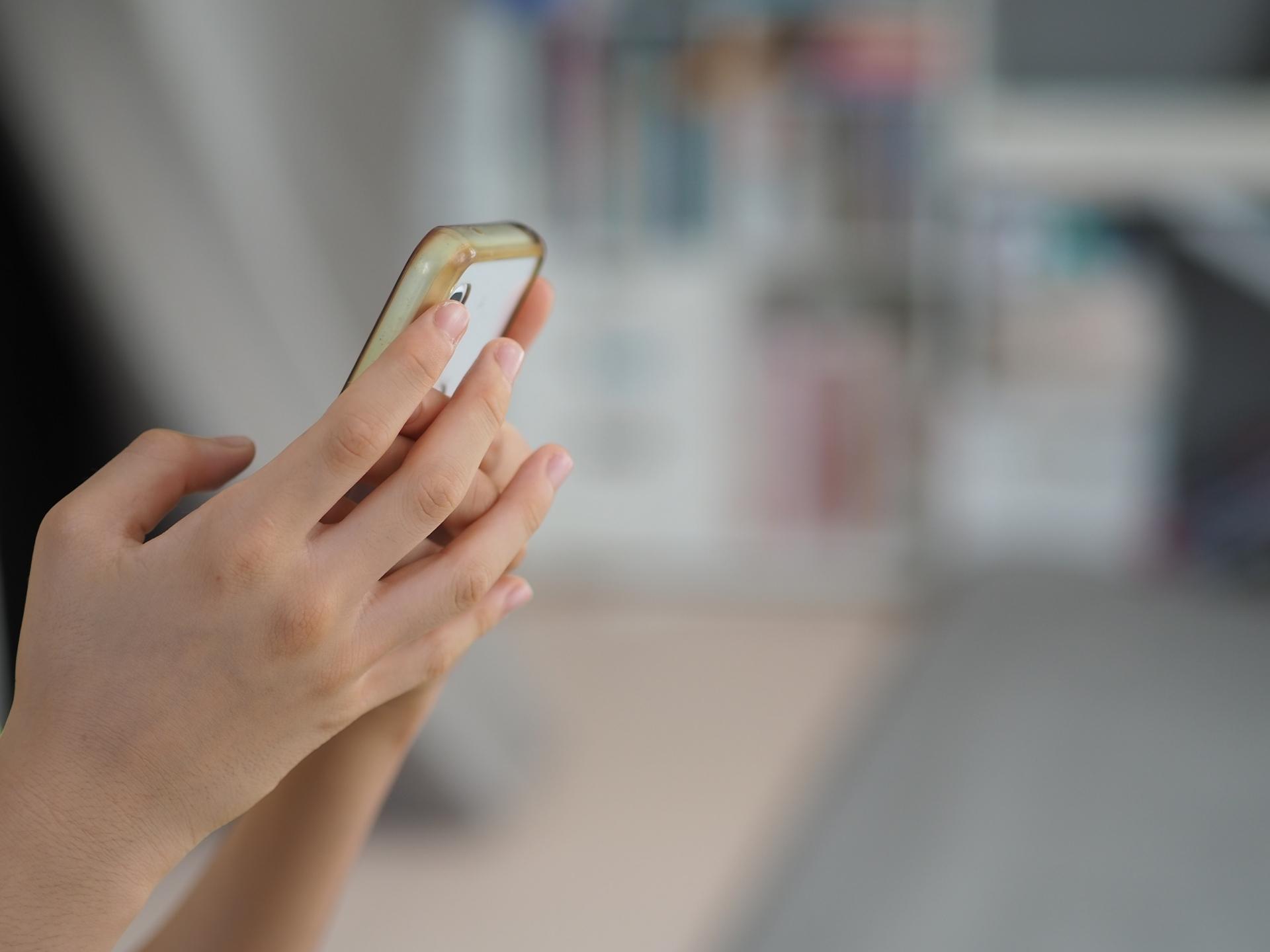 中学生のスマートフォン制限はどうする?設定方法やルールの決め方、おすすめのアプリを解説