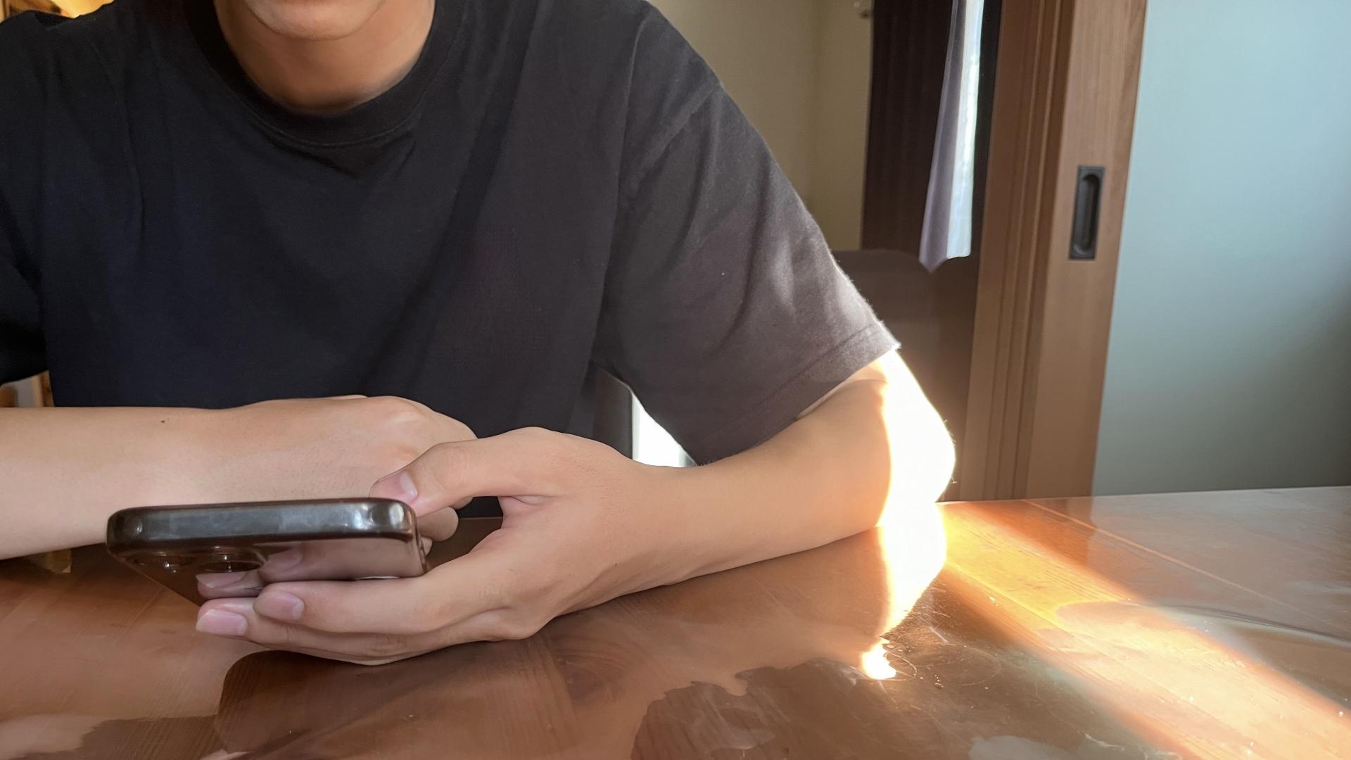 中学生のスマートフォン制限はどうする?設定方法やルールの決め方、おすすめのアプリを解説