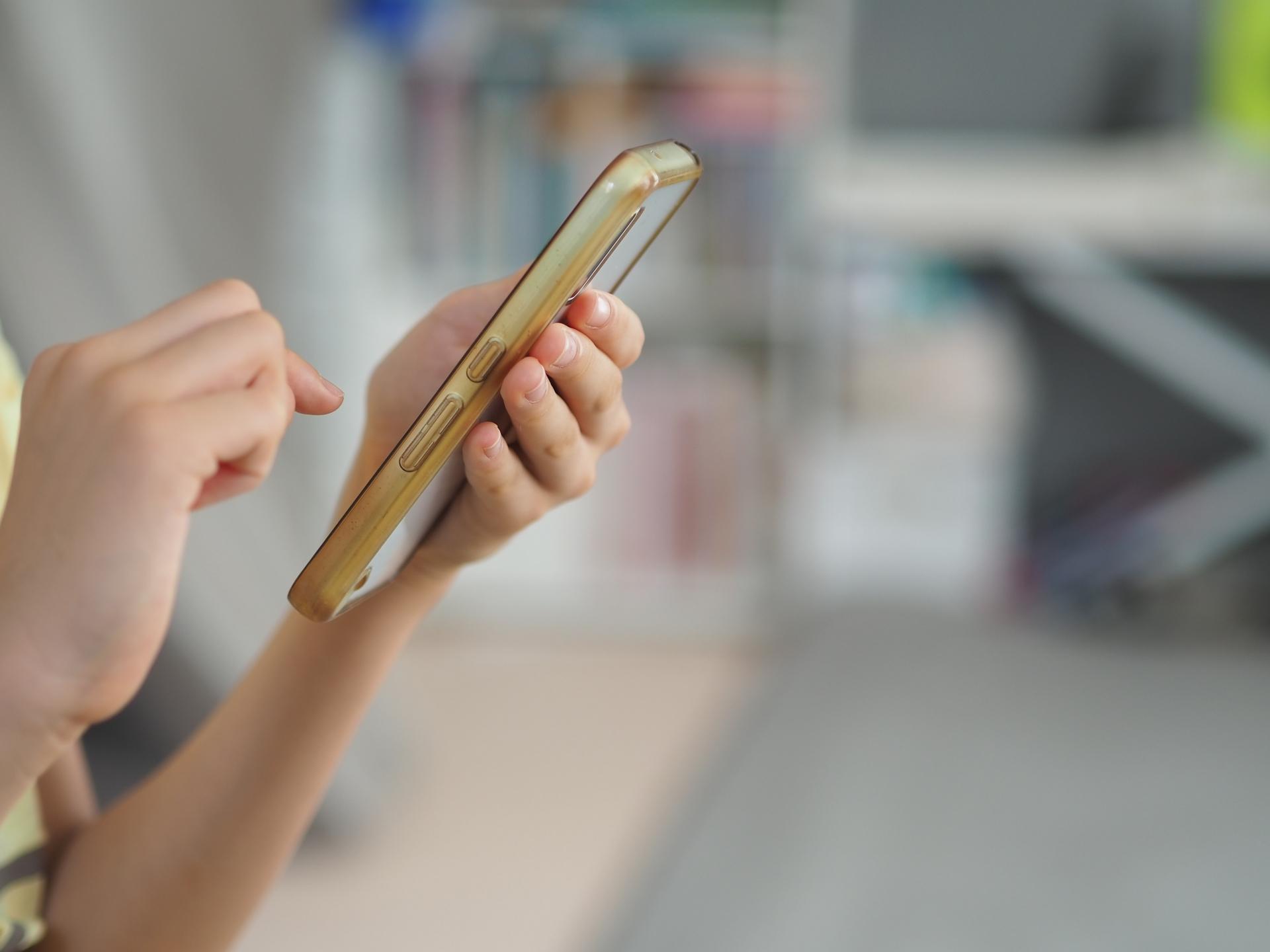 中学生のスマートフォン制限はどうする?設定方法やルールの決め方、おすすめのアプリを解説