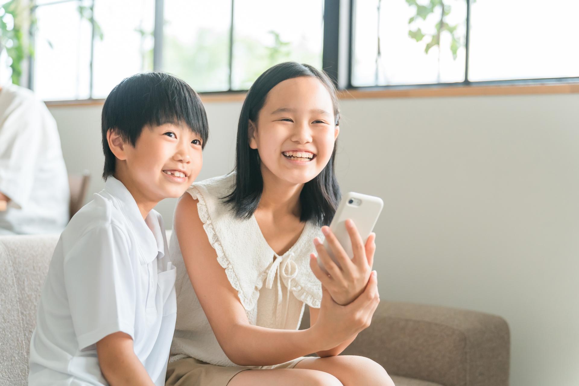 中学生のスマートフォン制限はどうする?設定方法やルールの決め方、おすすめのアプリを解説
