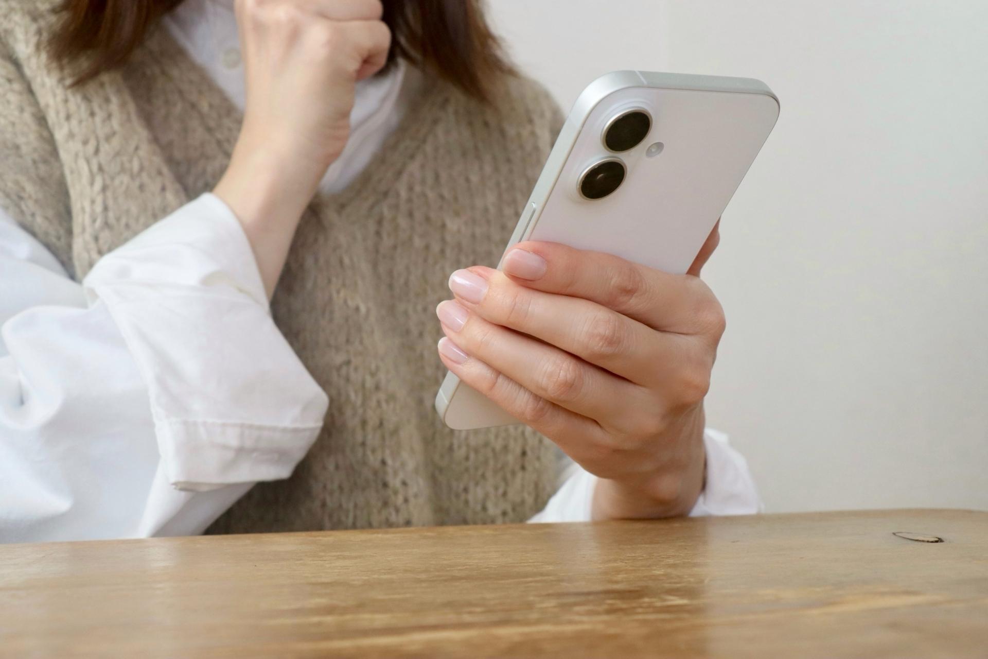 SIMカードを紛失したときは?回線停止と再発行の手続きを解説