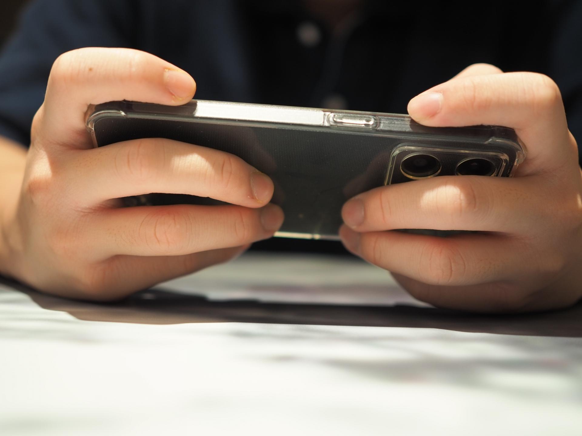 動画視聴で消費するギガはどれくらい?1時間あたりの通信量の目安や節約方法を解説