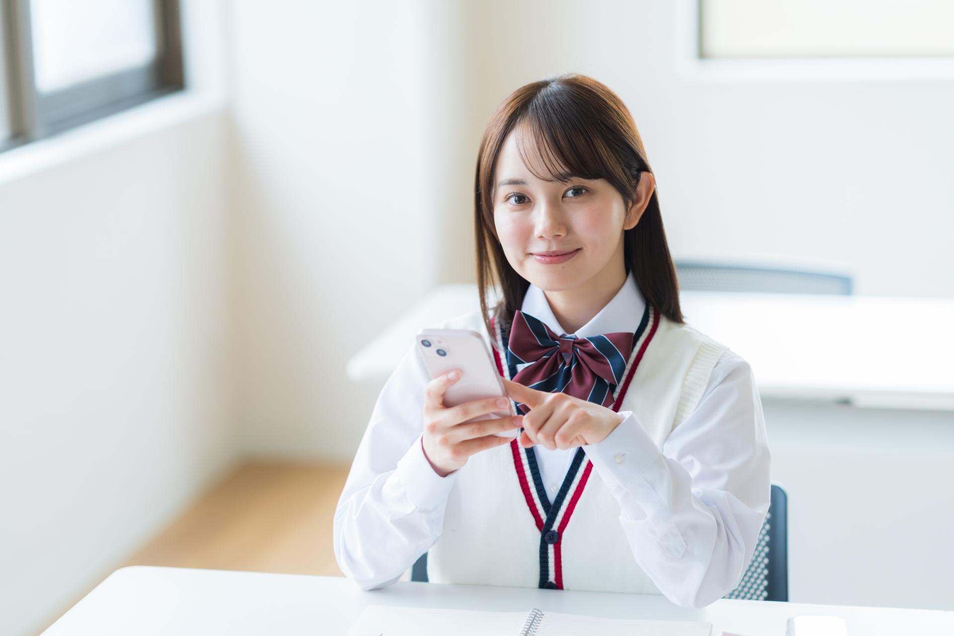 中学生のスマートフォンプランでおすすめは?学割や格安SIM、おトクな料金プランを解説
